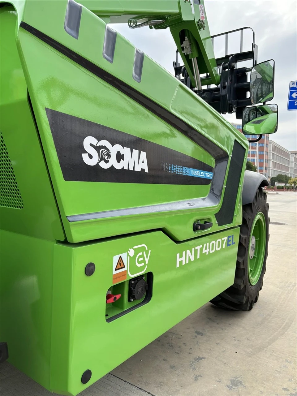 4Ton 7m Electric Telehandler With Diesel Engine ISO Certified For Farm Construction Retail Industries