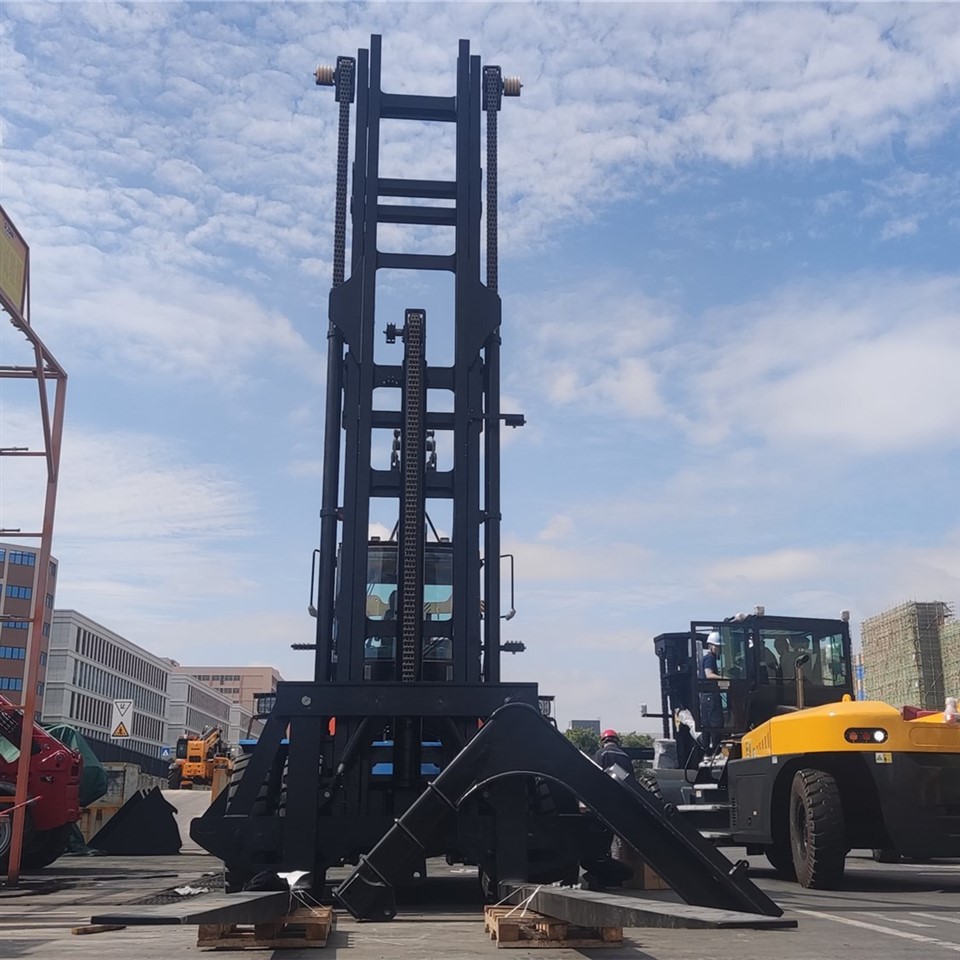 Marina Forklift (2)