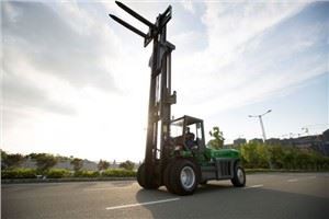 16 تن دیزل سنگین لیفتراک به رنگ سبز