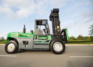 لیفتراک with {0} تن با موتور کامینز